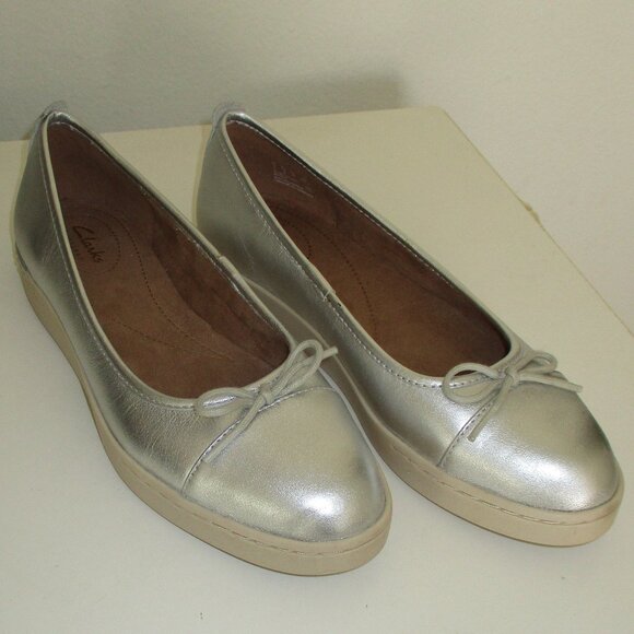 Clarks Artisan Womens Silver Flat Loafer NWOB - Size 7.5M - Picture 2 of 9
